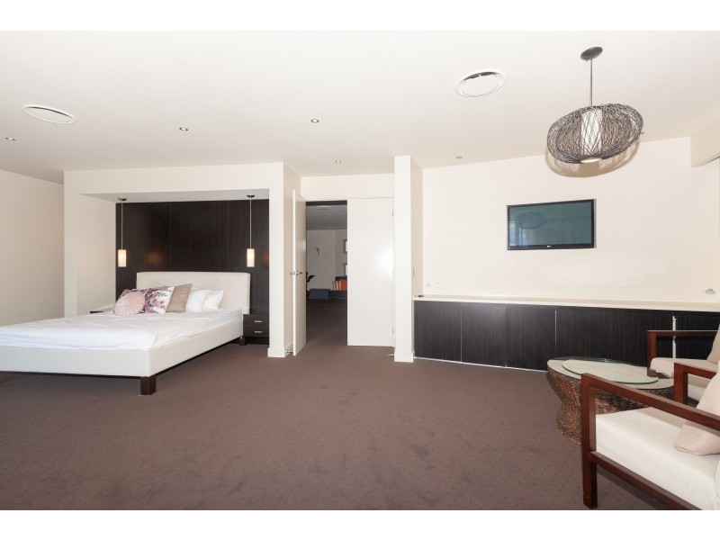 90 Monaco Street, Broadbeach Waters QLD 4218