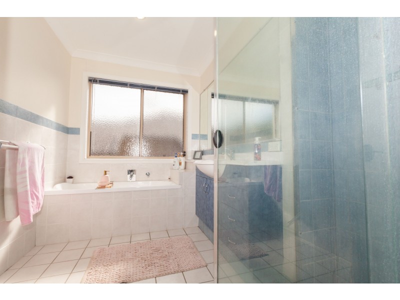 1/2 Duxton Drive, Varsity Lakes QLD 4227