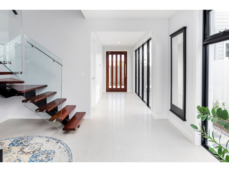 8948 The Point Circuit, Sanctuary Cove QLD 4212