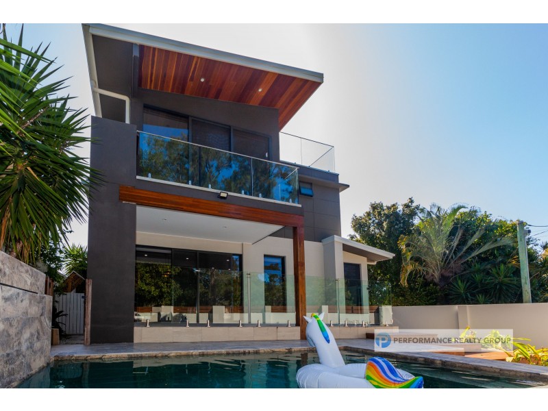 2/39 Holland Court, Broadbeach Waters QLD 4218