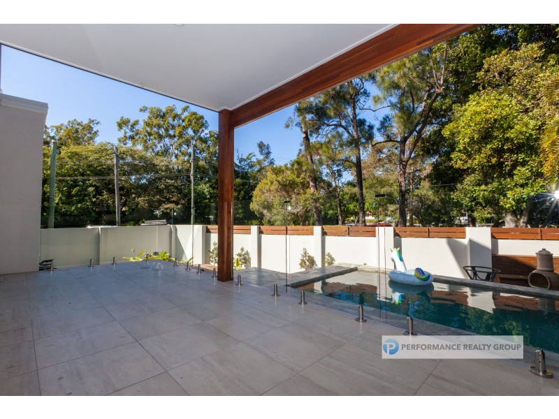 2/39 Holland Court, Broadbeach Waters QLD 4218