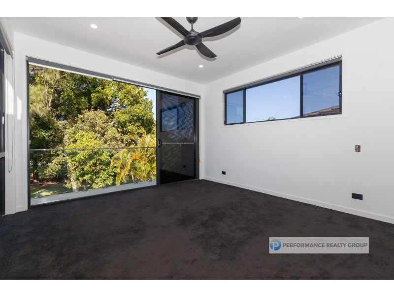 2/39 Holland Court, Broadbeach Waters QLD 4218