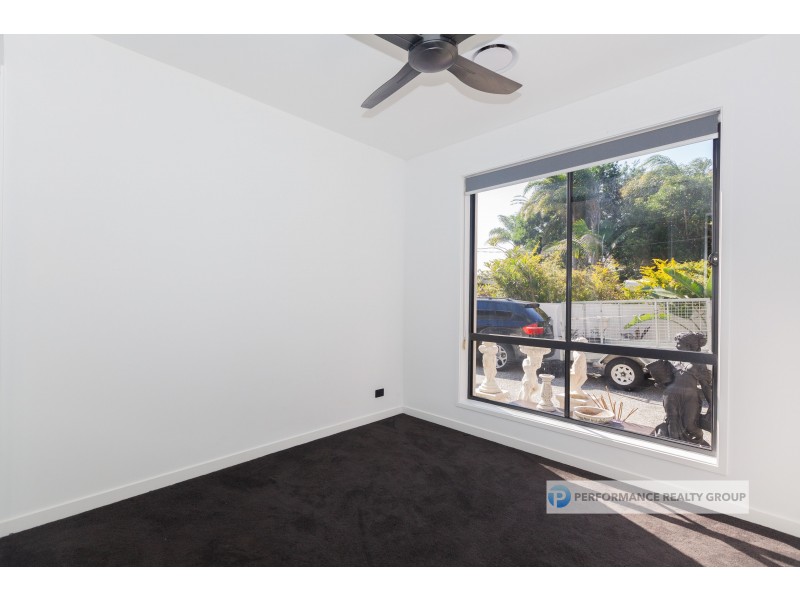 2/39 Holland Court, Broadbeach Waters QLD 4218