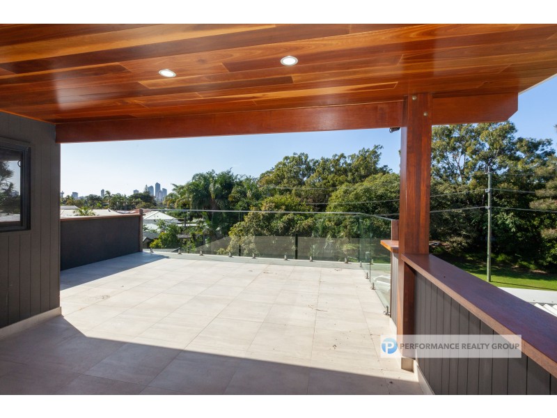 2/39 Holland Court, Broadbeach Waters QLD 4218