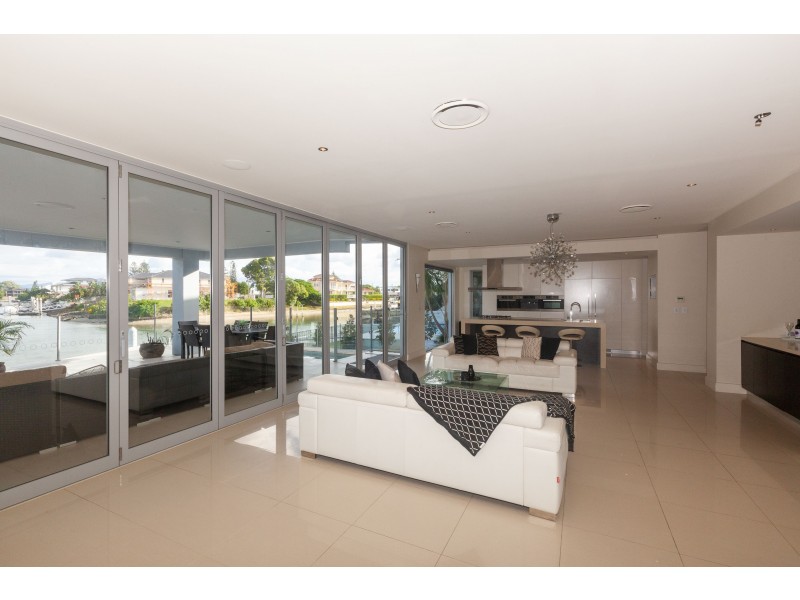 90 Monaco Street, Broadbeach Waters QLD 4218