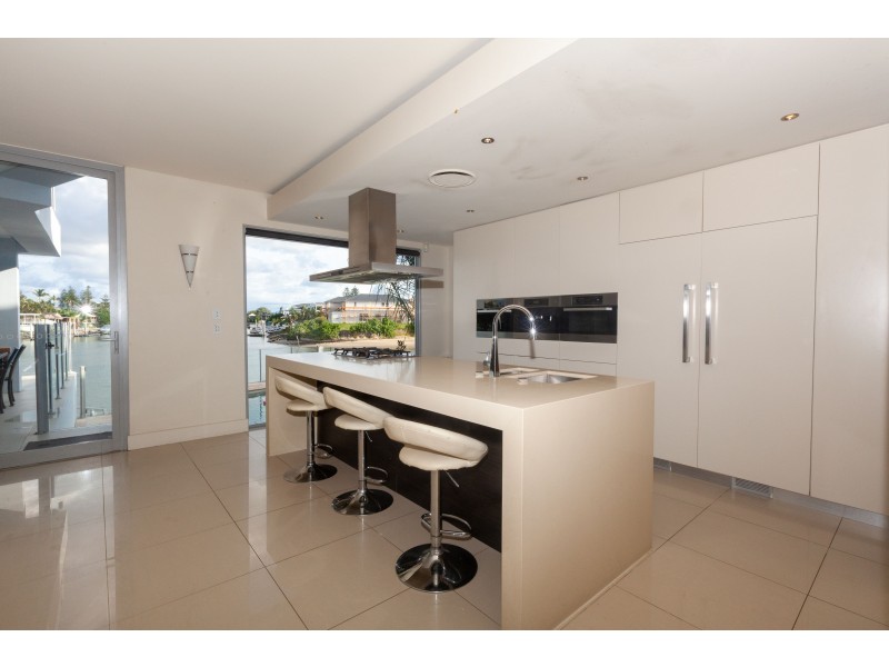 90 Monaco Street, Broadbeach Waters QLD 4218