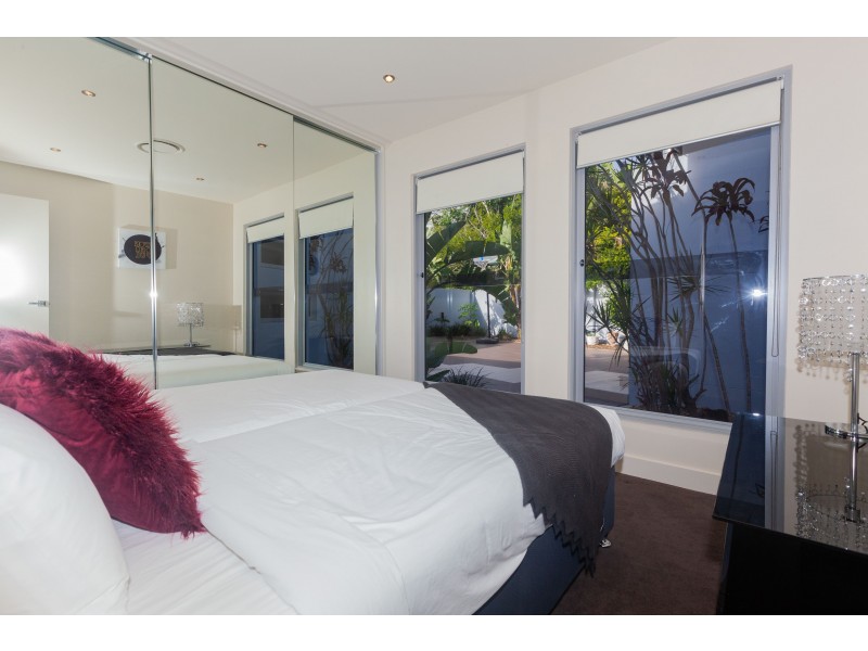 90 Monaco Street, Broadbeach Waters QLD 4218