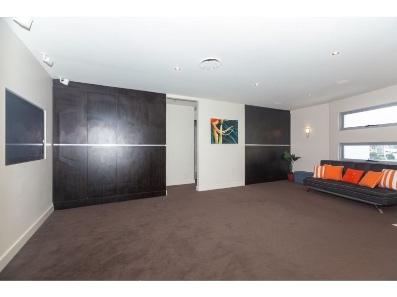 90 Monaco Street, Broadbeach Waters QLD 4218