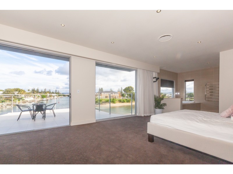 90 Monaco Street, Broadbeach Waters QLD 4218