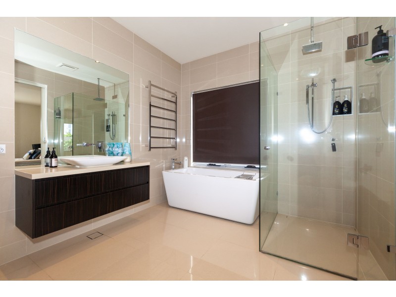 90 Monaco Street, Broadbeach Waters QLD 4218