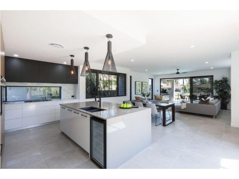 1/39 Holland Court, Broadbeach Waters QLD 4218