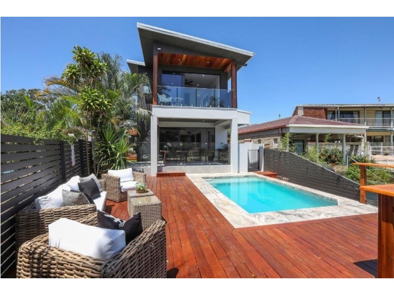 1/39 Holland Court, Broadbeach Waters QLD 4218