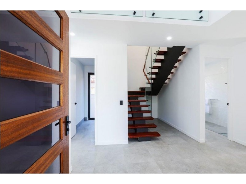 1/39 Holland Court, Broadbeach Waters QLD 4218