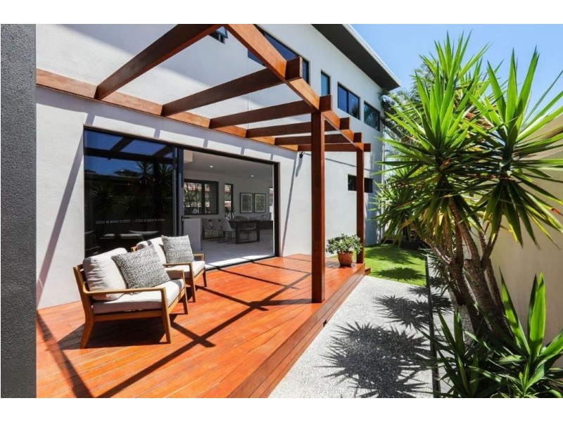 1/39 Holland Court, Broadbeach Waters QLD 4218