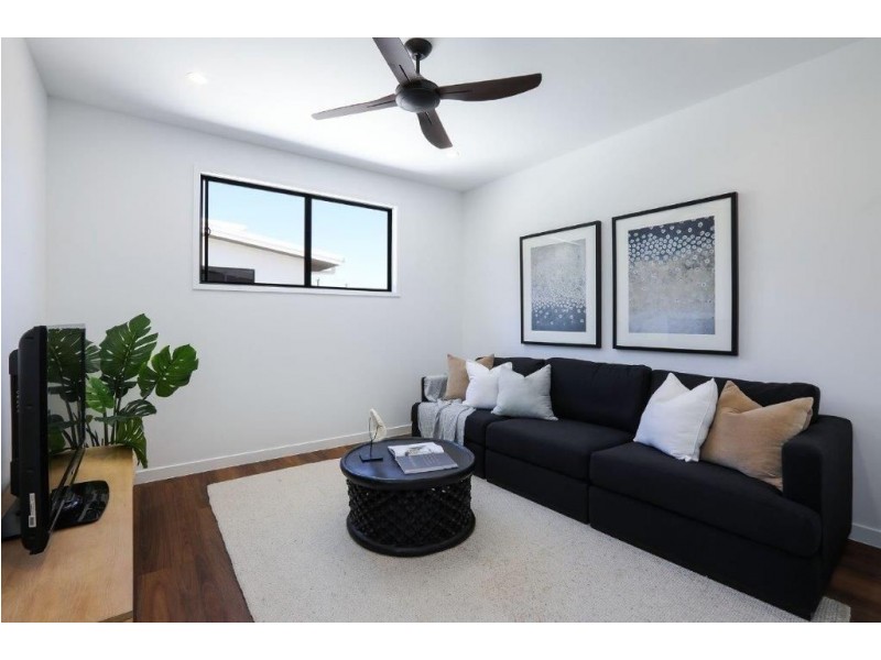 1/39 Holland Court, Broadbeach Waters QLD 4218