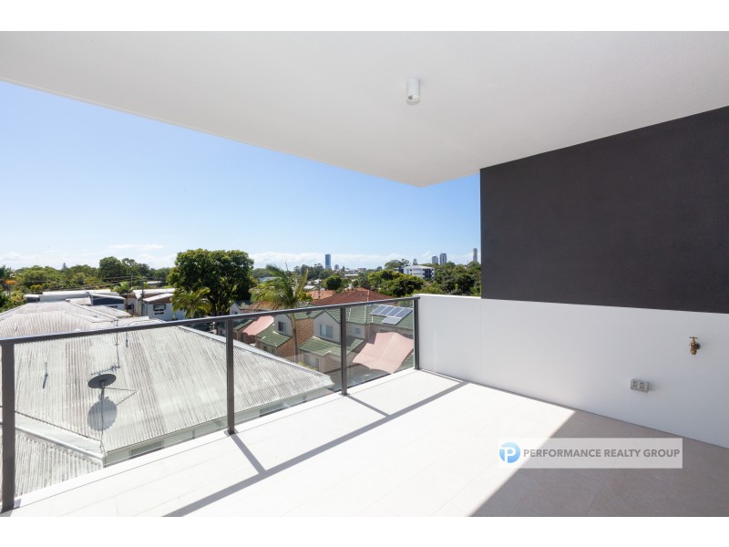 302/137 Eugaree Street, Southport QLD 4215