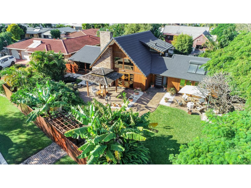 1 Langford Court, Mermaid Waters QLD 4218