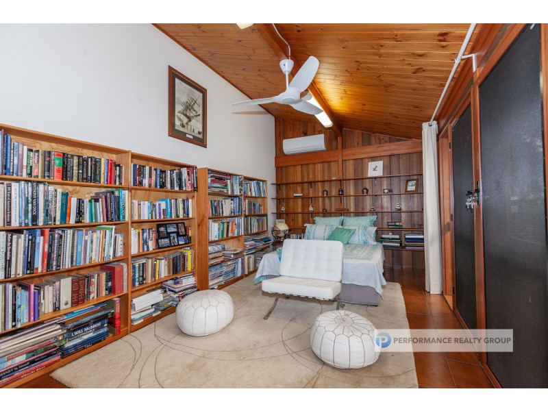 1 Langford Court, Mermaid Waters QLD 4218