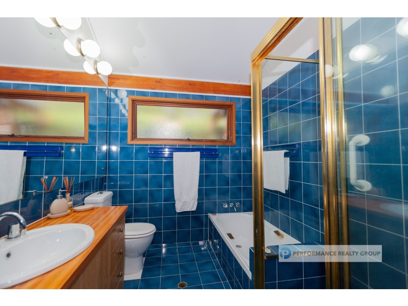 1 Langford Court, Mermaid Waters QLD 4218