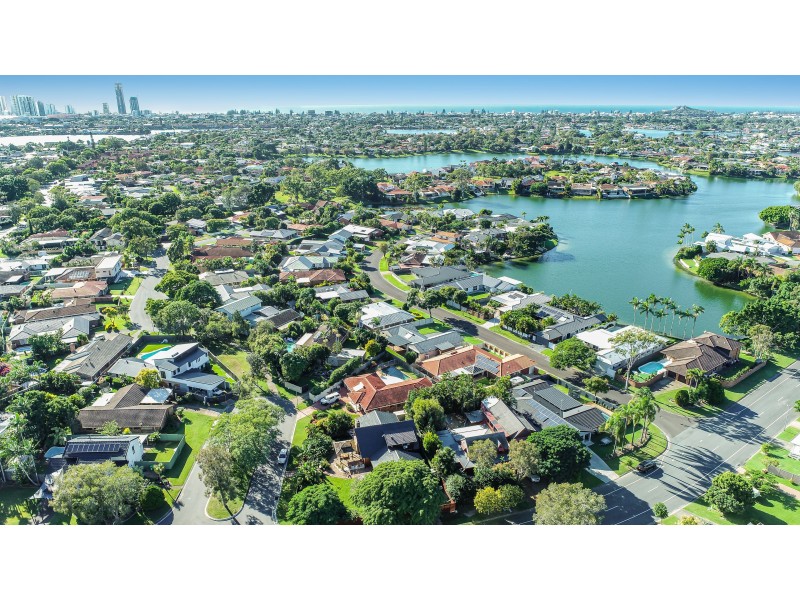 1 Langford Court, Mermaid Waters QLD 4218