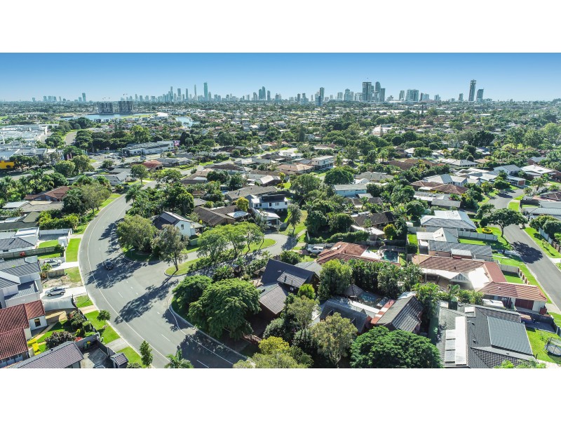 1 Langford Court, Mermaid Waters QLD 4218