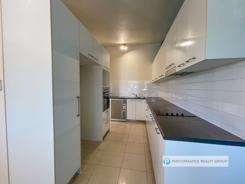 10/26 Holland Court, Broadbeach Waters QLD 4218