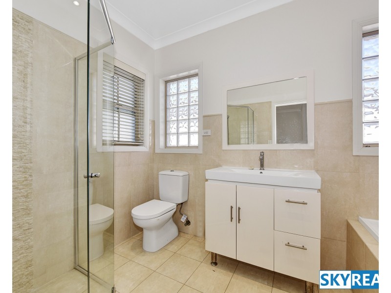 8 Caroma Avenue, Kyeemagh NSW 2216