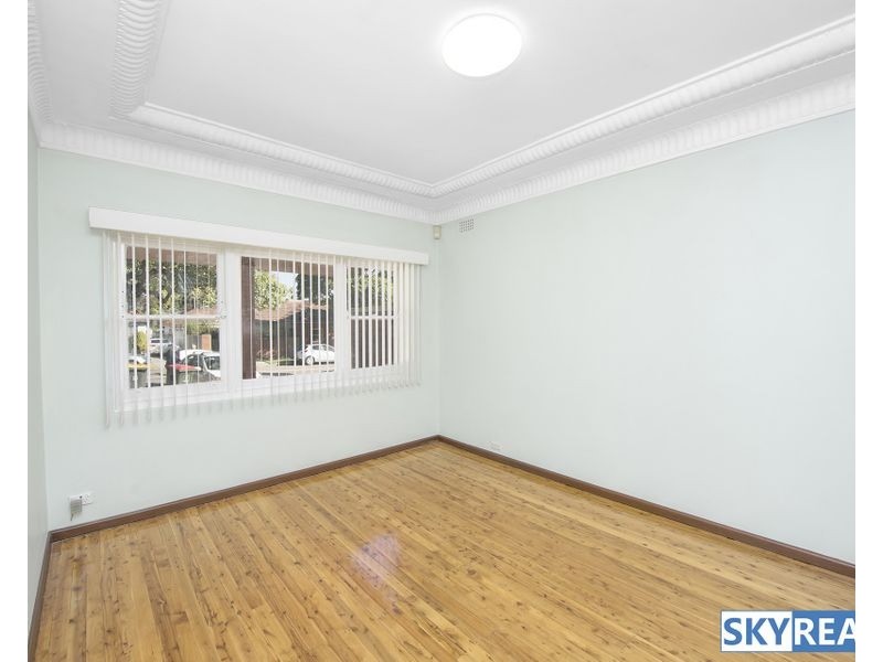 122 Caroline Street, Kingsgrove NSW 2208