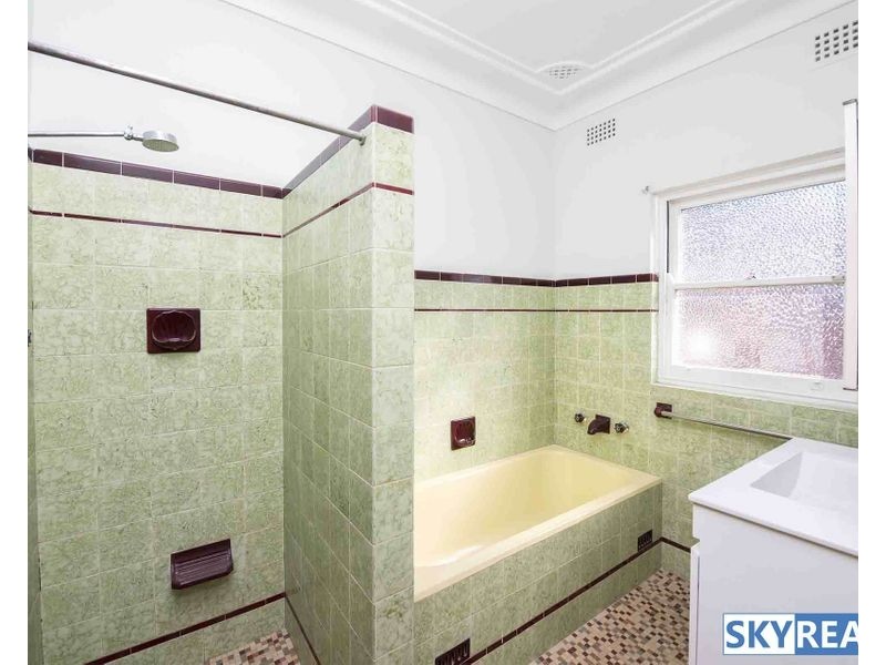 122 Caroline Street, Kingsgrove NSW 2208