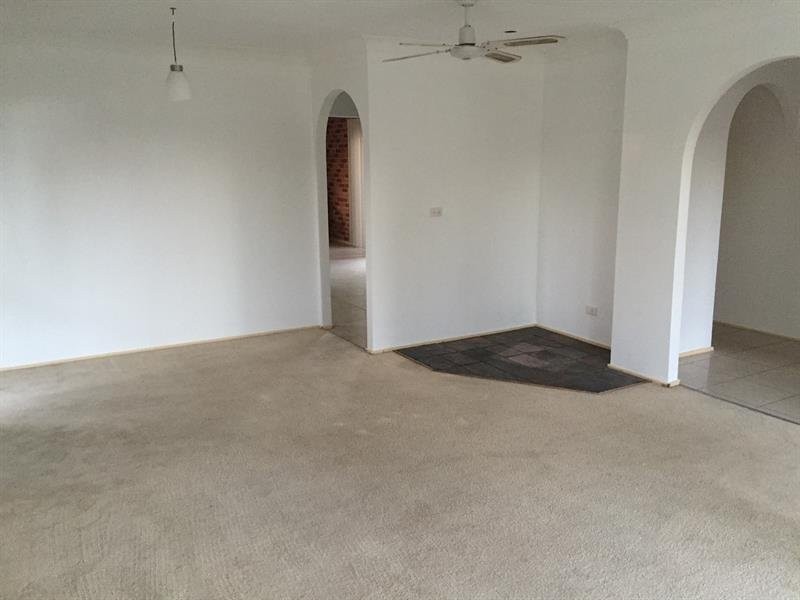 7 Maxwell Street, Macquarie Fields NSW 2564