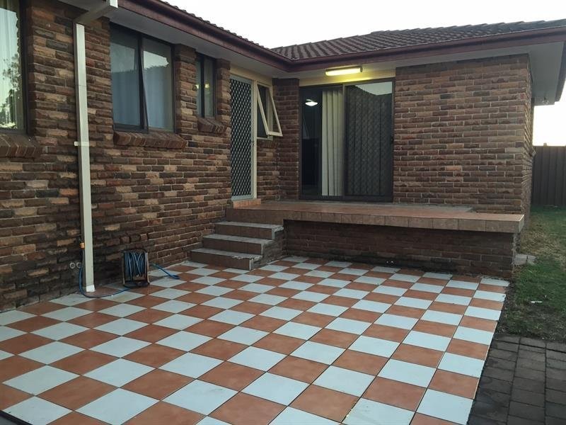 7 Maxwell Street, Macquarie Fields NSW 2564
