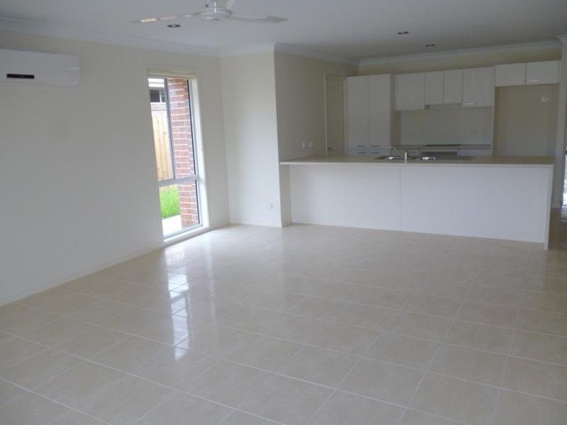 14 Tall Trees Drive, Glenmore Park NSW 2745