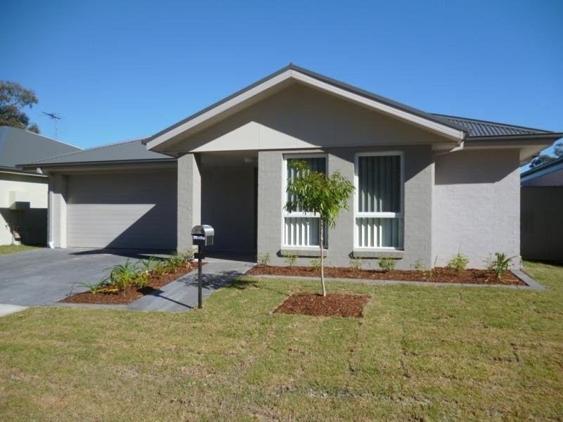 37 Bluebell Crescent, Ropes Crossing NSW 2760
