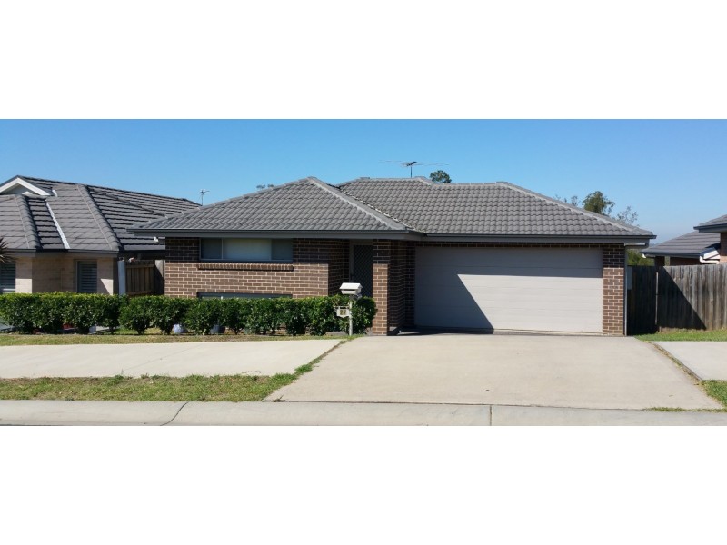 27 Young Circuit, Elderslie NSW 2570