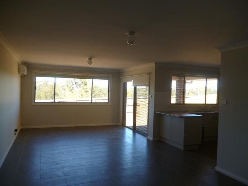 27 Young Circuit, Elderslie NSW 2570