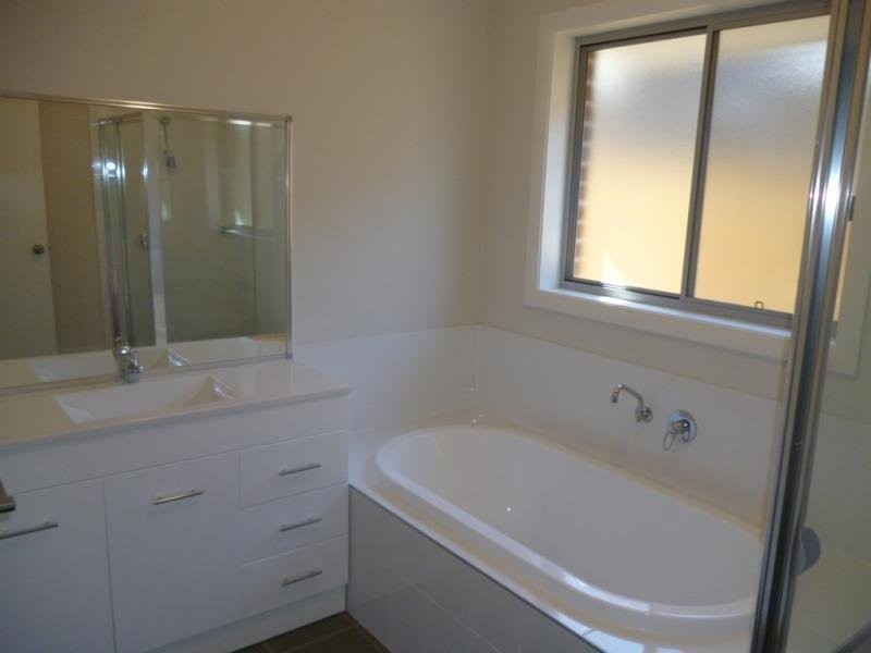 27 Young Circuit, Elderslie NSW 2570