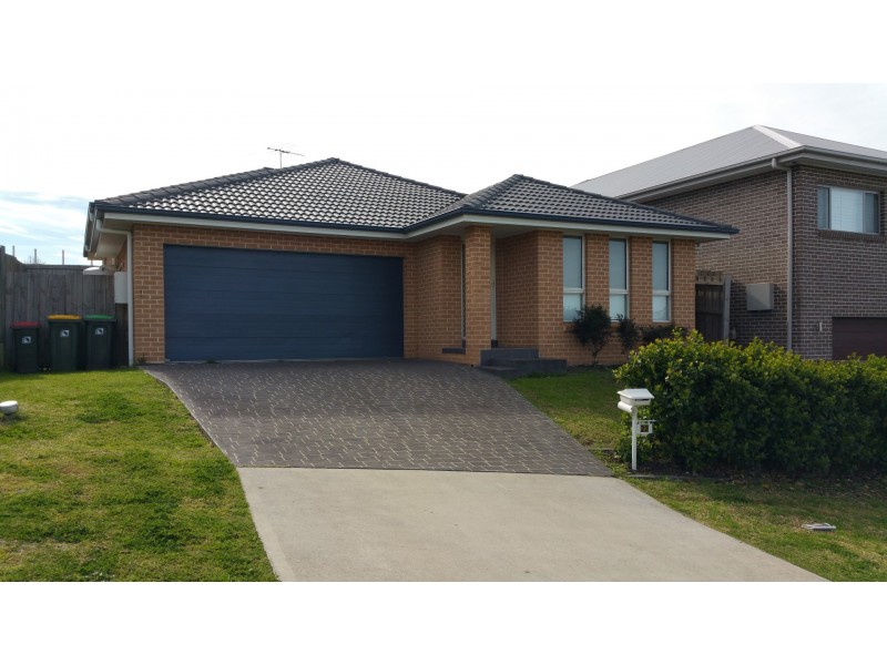 22 Young Circuit, Elderslie NSW 2570