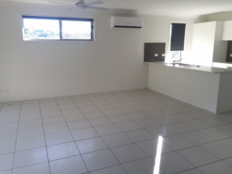 42 Floresta Crescent, Cameron Park NSW 2285