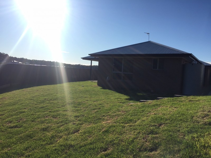 42 Floresta Crescent, Cameron Park NSW 2285