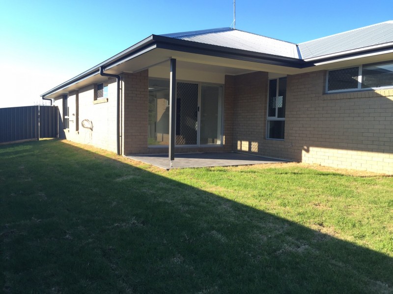 42 Floresta Crescent, Cameron Park NSW 2285