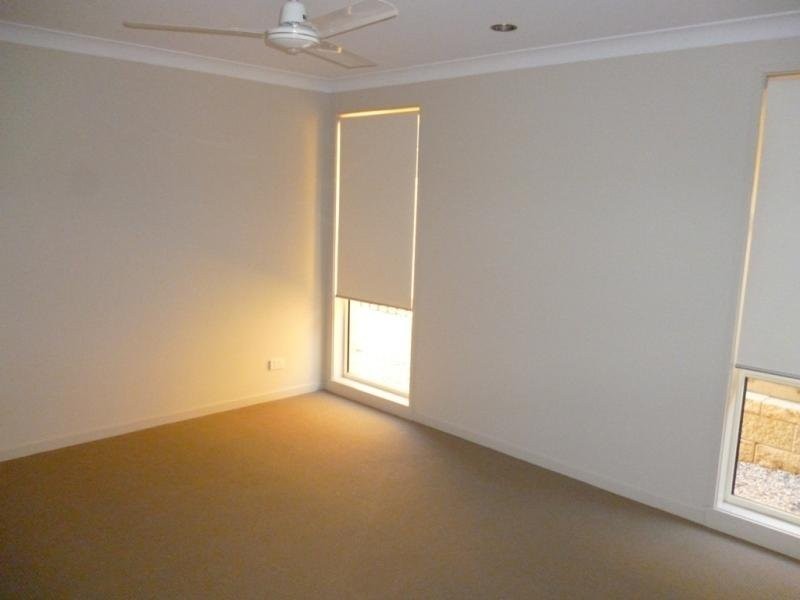 27 Blue View Terrace, Glenmore Park NSW 2745