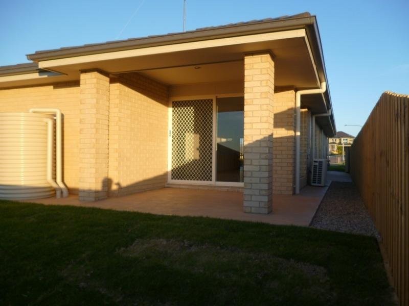 27 Blue View Terrace, Glenmore Park NSW 2745