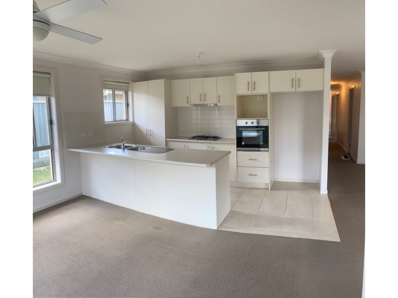 1 Blue View Terrace, Glenmore Park NSW 2745