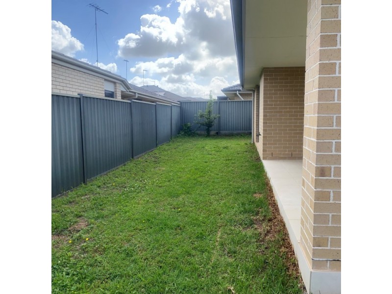 1 Blue View Terrace, Glenmore Park NSW 2745