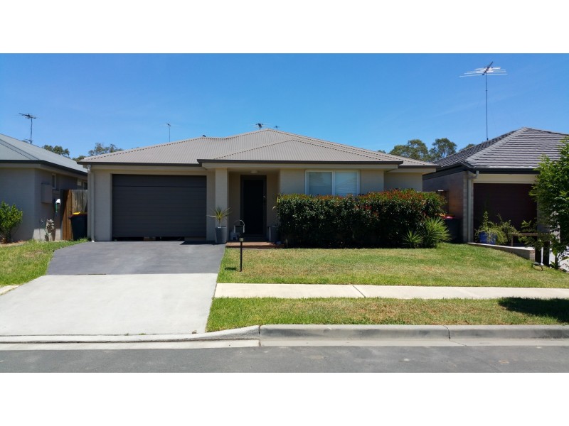 11 Loch Avenue, Glenmore Park NSW 2745