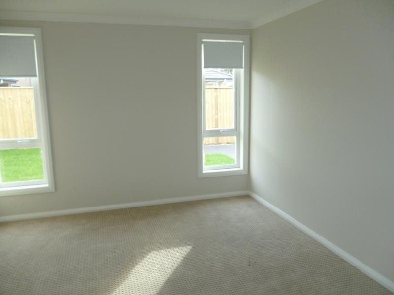 11 Loch Avenue, Glenmore Park NSW 2745