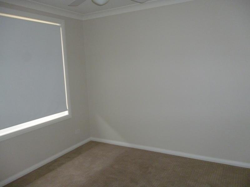 11 Loch Avenue, Glenmore Park NSW 2745