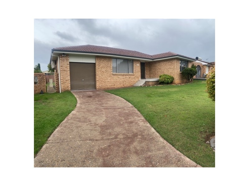 32 Fraser Street, Macquarie Fields NSW 2564
