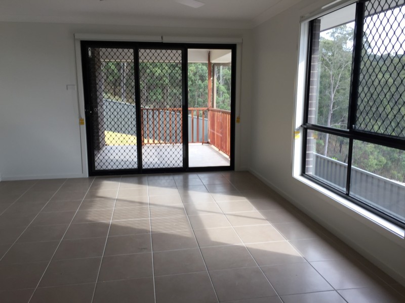 52 Floresta Crescent, Cameron Park NSW 2285