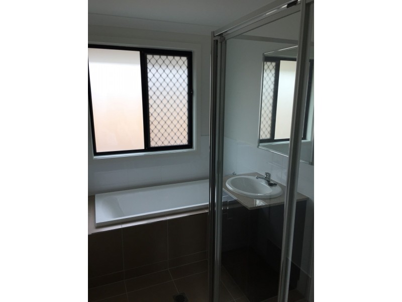 52 Floresta Crescent, Cameron Park NSW 2285
